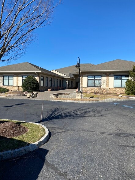 More Photos Of 32 Worlds Fair Dr, Somerset Medical For Lease