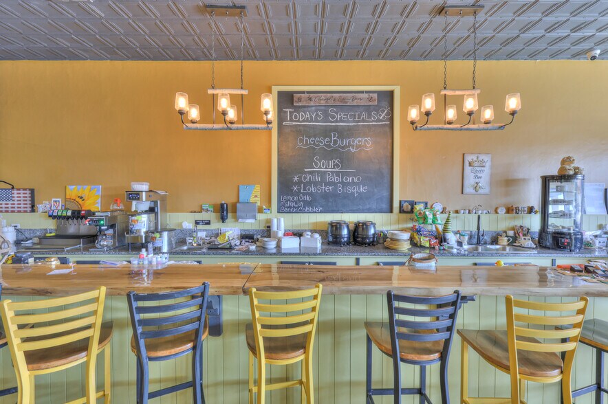More Photos Of 108 W Walnut St, Smithville Restaurant For Sale