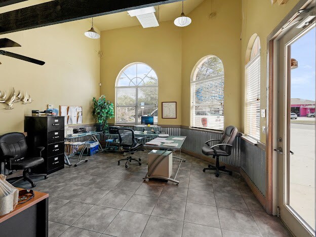 More Photos Of 434 NE 3rd Ave, Cape Coral Warehouse For Lease