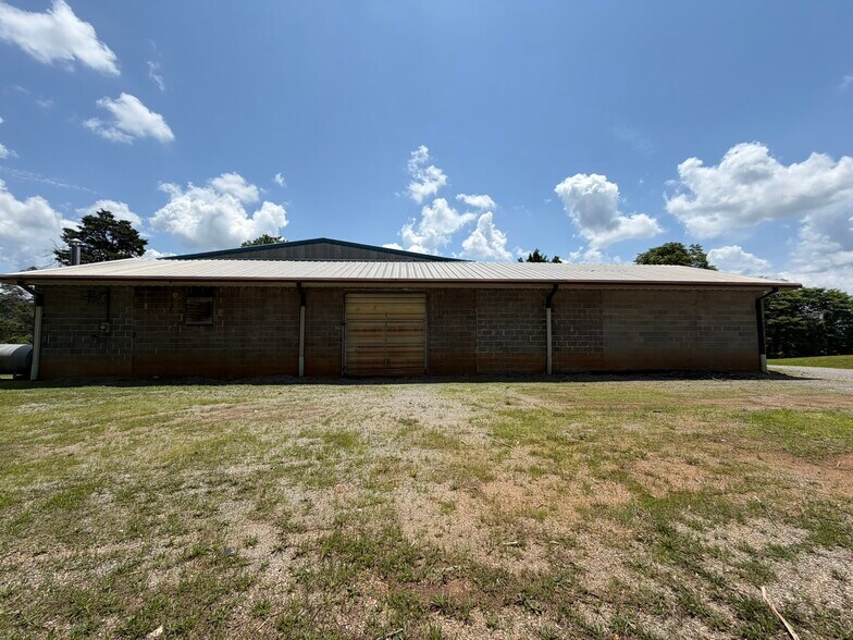 More Photos Of 8431 Maynardville Pike, Knoxville Warehouse For Sale