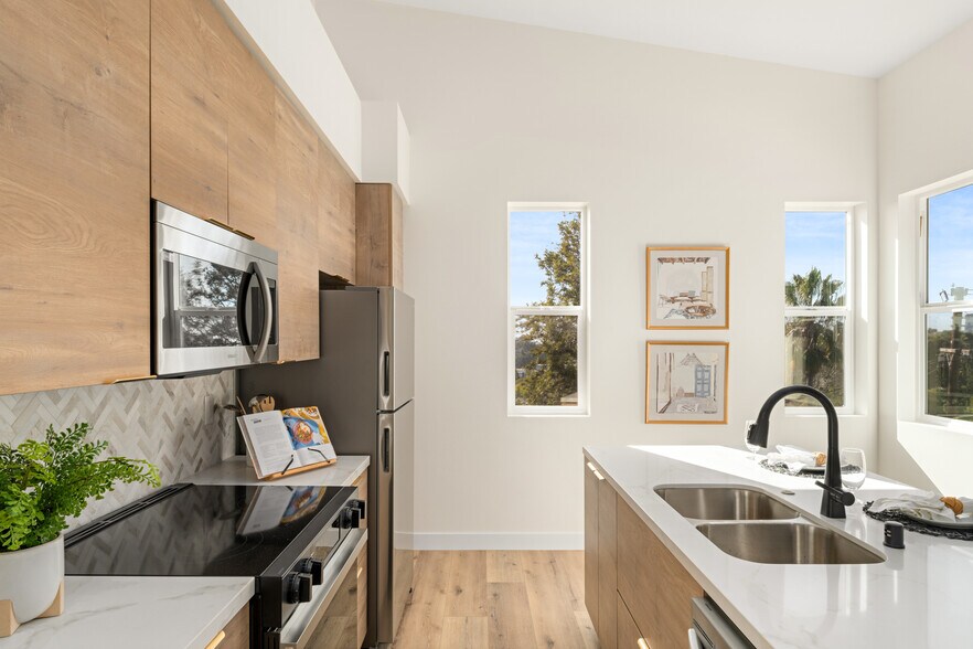 More Photos Of 6283 Lorca Dr, San Diego Apartments For Sale