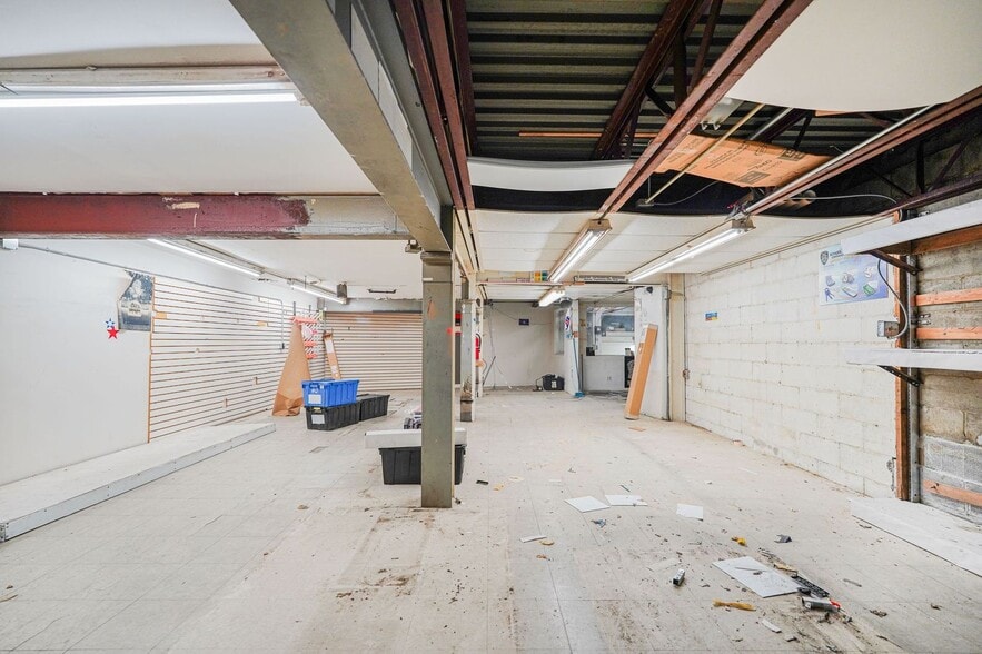 More Photos Of 1940 McDonald Ave, Brooklyn Auto Repair For Lease