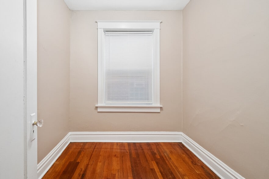 More Photos Of 5027 Chippewa St, Saint Louis Multifamily For Sale