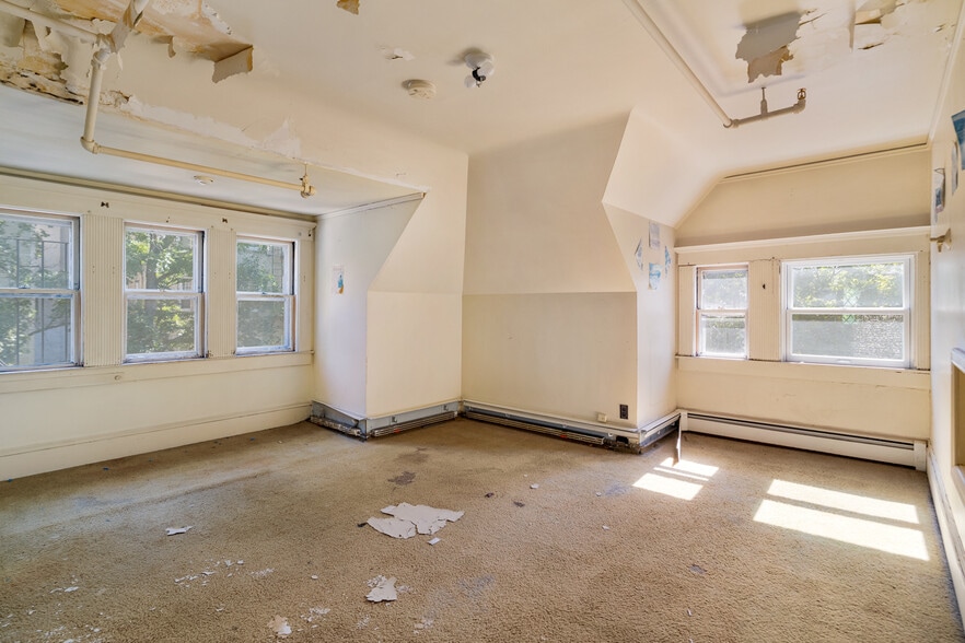 More Photos Of 17 Monmouth St, Somerville Apartments For Sale