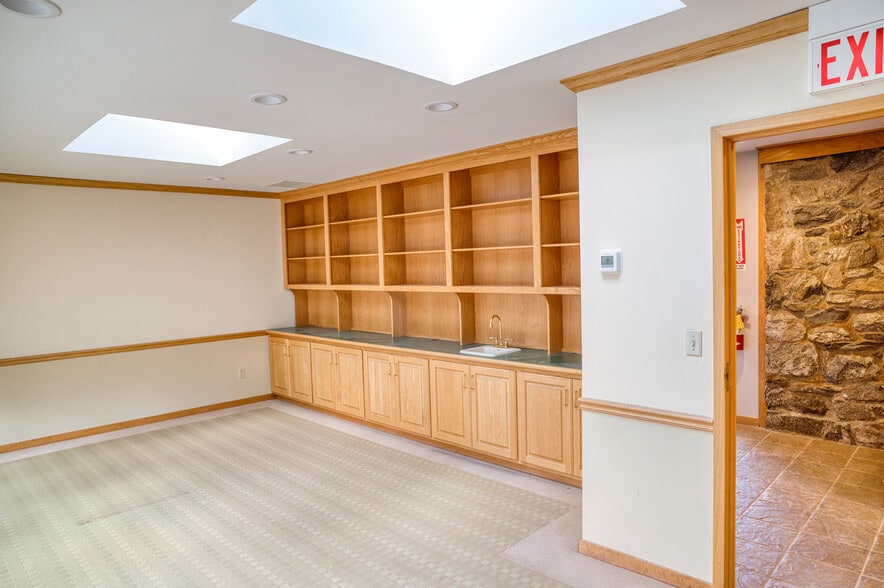 More Photos Of 569 Main St, Monroe Office For Sale