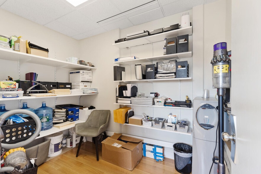 More Photos Of 63 Shore Rd, Winchester Medical For Sale