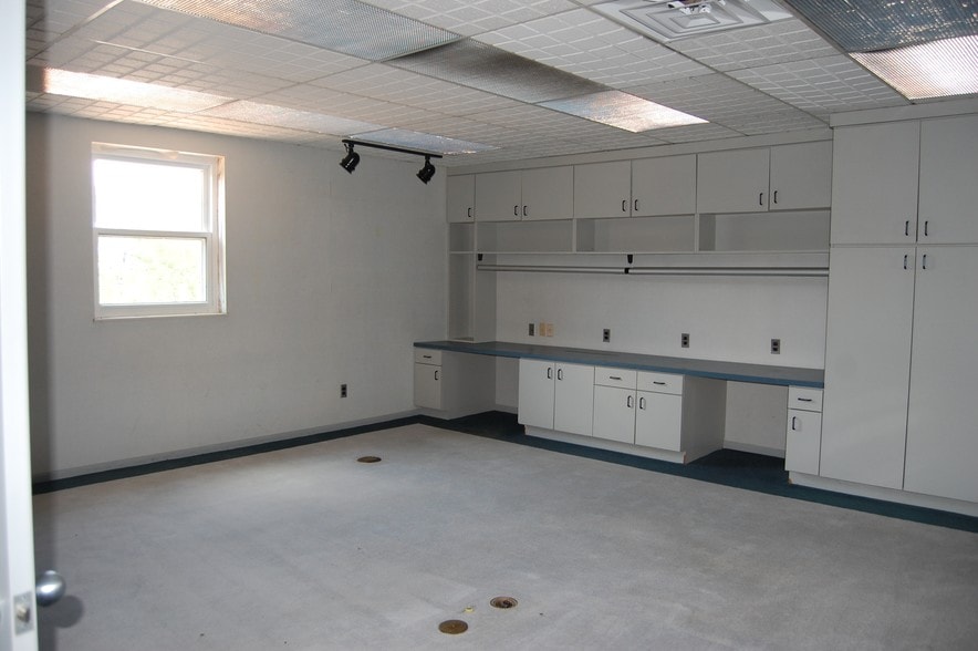 More Photos Of 201 Luray Dr, Wintersville Office For Lease
