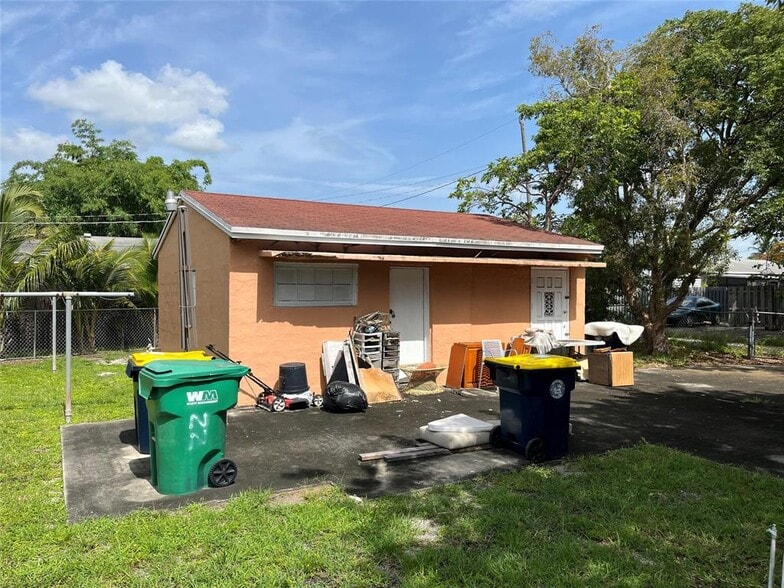 More Photos Of 22 SW 11th St, Dania Beach Apartments For Sale