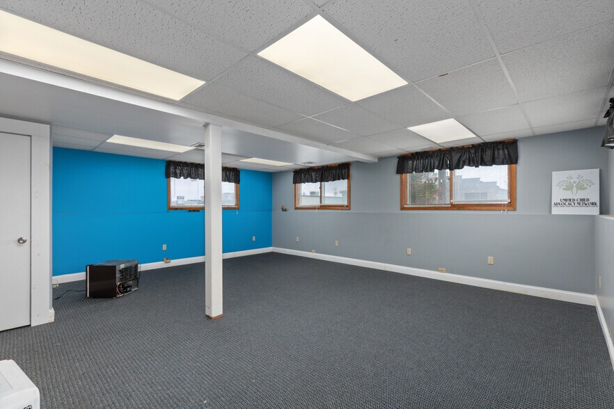 More Photos Of 902 W Union Ave, Litchfield Office For Sale