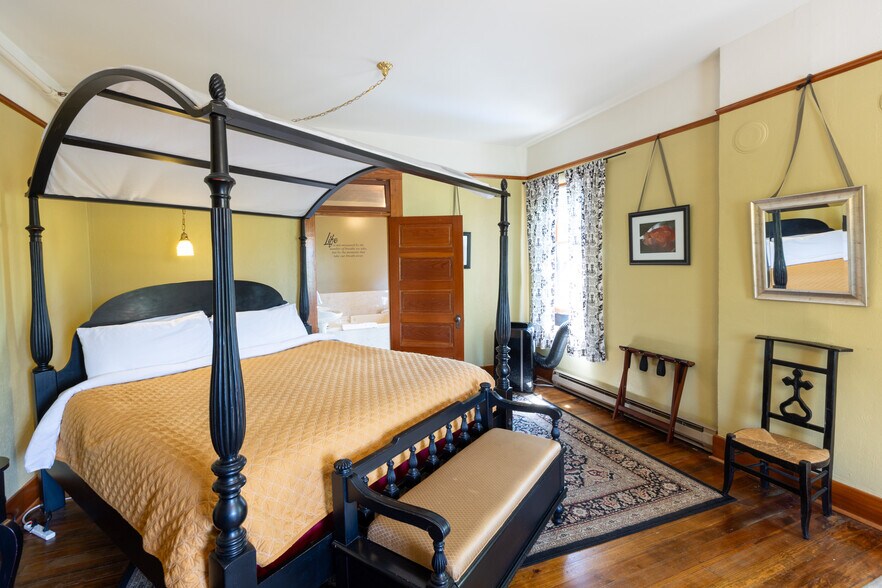 More Photos Of 40 SE Heimrich St, Dufur Hotel For Sale
