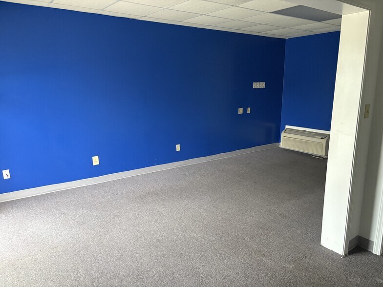 More Photos Of 460 S Post Oak Rd, Sulphur Self Storage For Lease