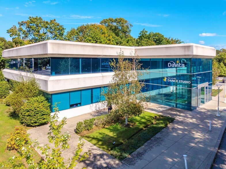 More Photos Of 611 W Hartsdale Ave, White Plains Medical For Lease