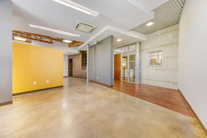 More Photos Of 4910 W Highway 290, Austin Office For Lease