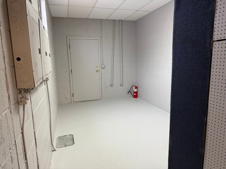 More Photos Of 3302-3304 Main St, Yakima Freestanding For Lease