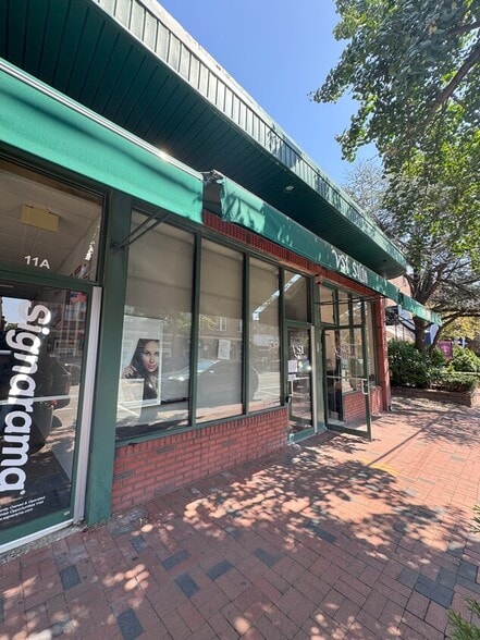 More Photos Of 9-11 Bond St, Great Neck Storefront For Lease