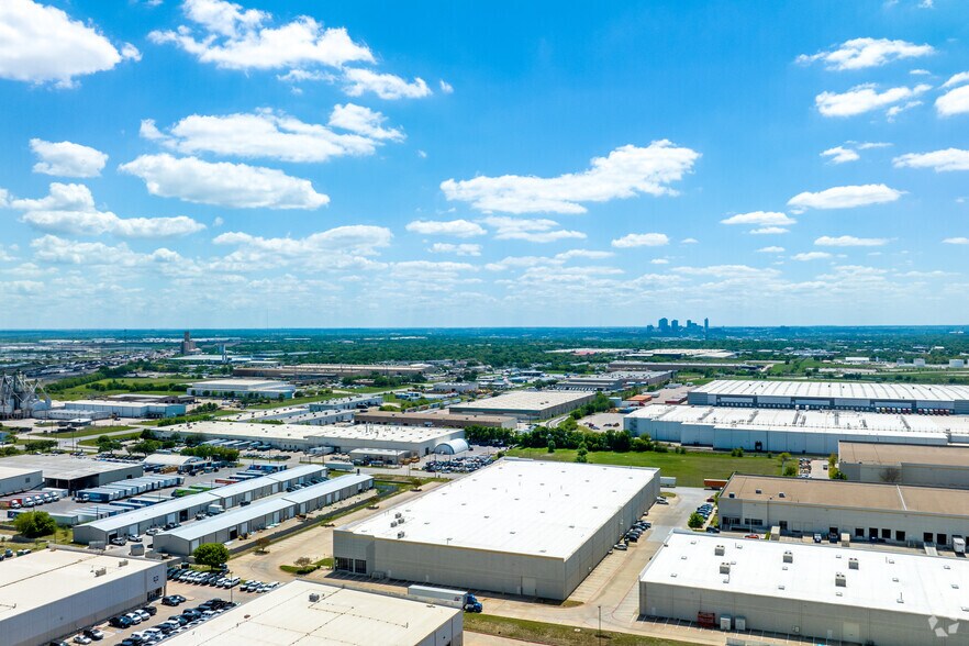 More Photos Of 700 Eight Twenty Blvd, Fort Worth Unknown For Lease