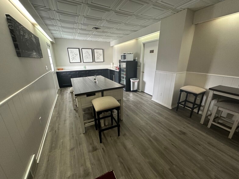 More Photos Of , Cleveland General Retail For Sale