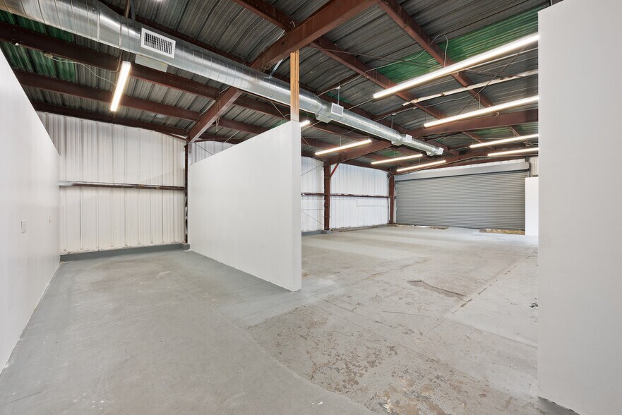 More Photos Of 3921 W Jefferson Blvd, Los Angeles Flex For Lease
