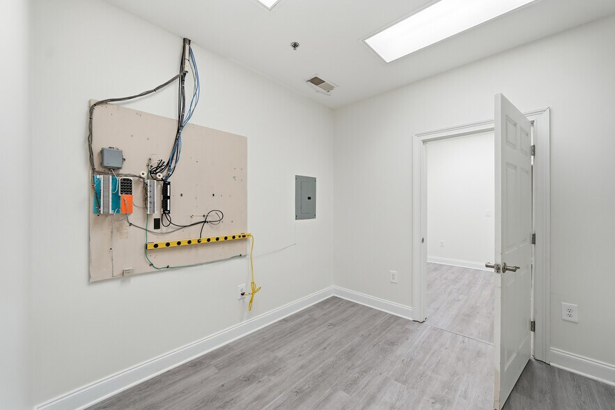 More Photos Of 103 Weatherstone Dr, Woodstock Medical For Lease