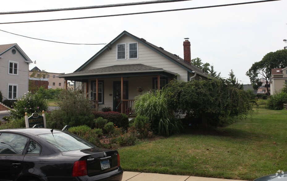 More Photos Of 201 Brookes Ave, Gaithersburg Office For Lease