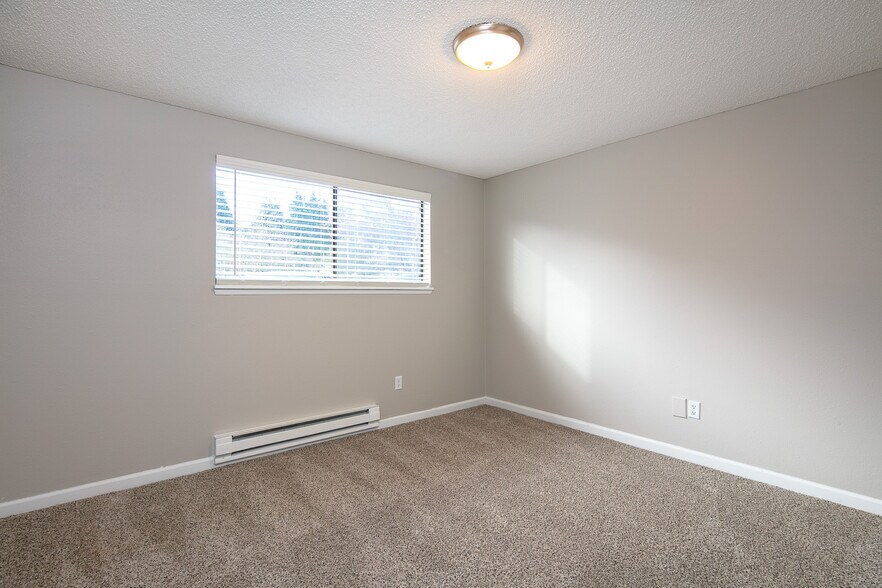 More Photos Of 921 12th Ave SE, Puyallup Apartments For Sale