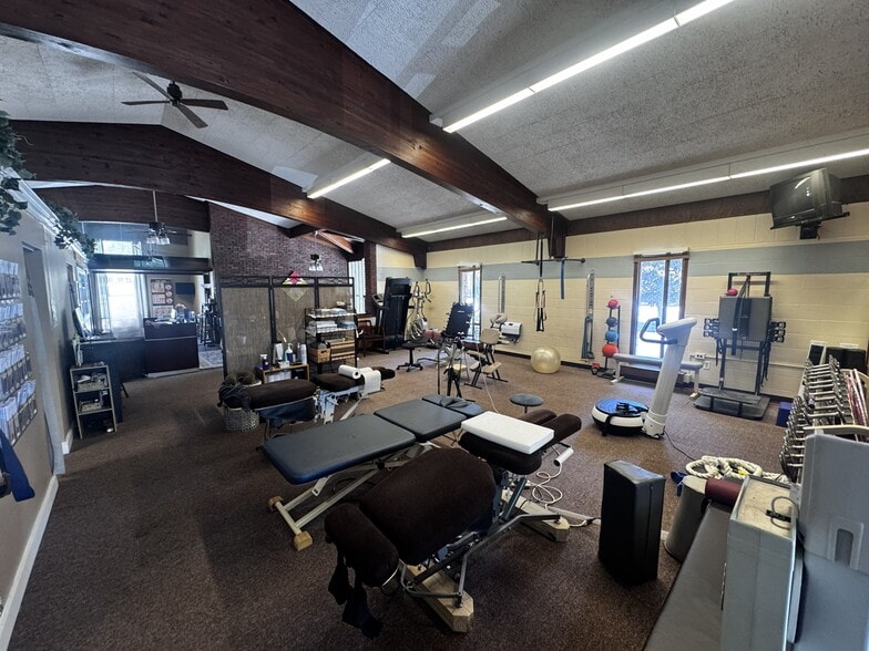 More Photos Of 70 Queen City Ave, Manchester Office For Sale
