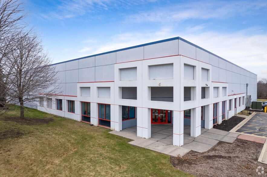 More Photos Of 950-990 Corporate Woods Pky, Vernon Hills Unknown For Lease