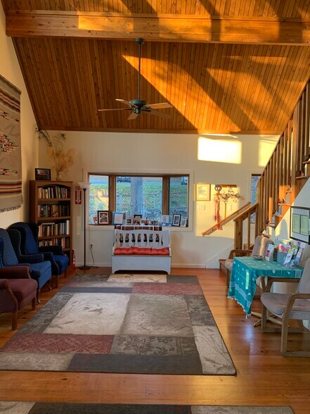 More Photos Of 16913 Germantown Rd, Germantown Religious Facility For Lease