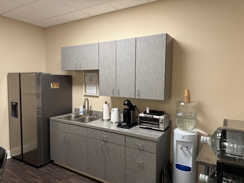 More Photos Of 3345 Highway 5 N, Bryant Office For Lease