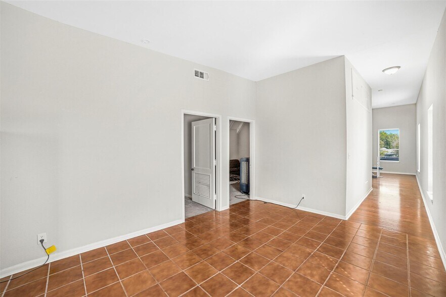 More Photos Of 923 Loop 332, Liberty Hill Storefront Retail Residential For Sale