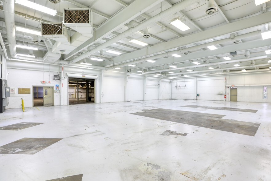 More Photos Of 109 Apremont Way, Westfield Manufacturing For Lease