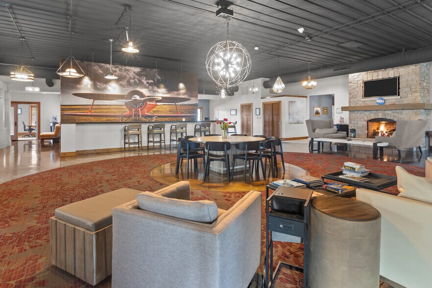 More Photos Of 2492 Crest Dr, Lake Geneva Office For Sale