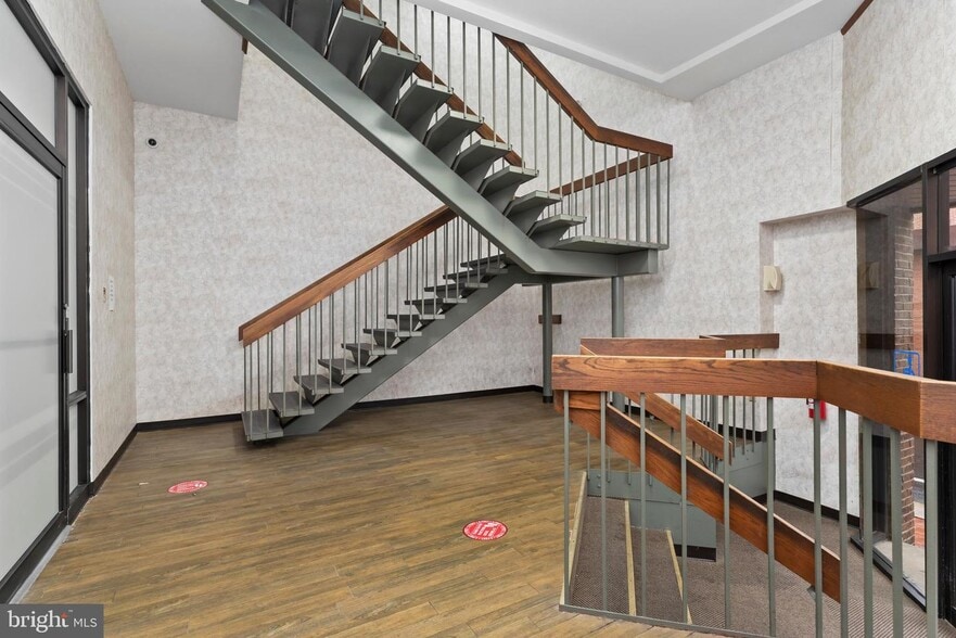 More Photos Of 100 W Franklin St, Hagerstown Office Residential For Lease