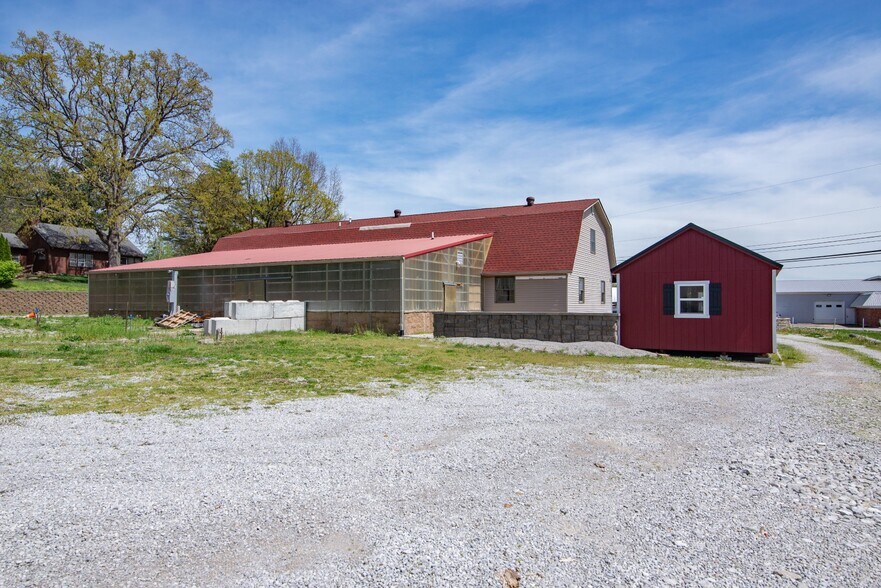 More Photos Of 641 Highland Ave, Vine Grove Freestanding For Sale