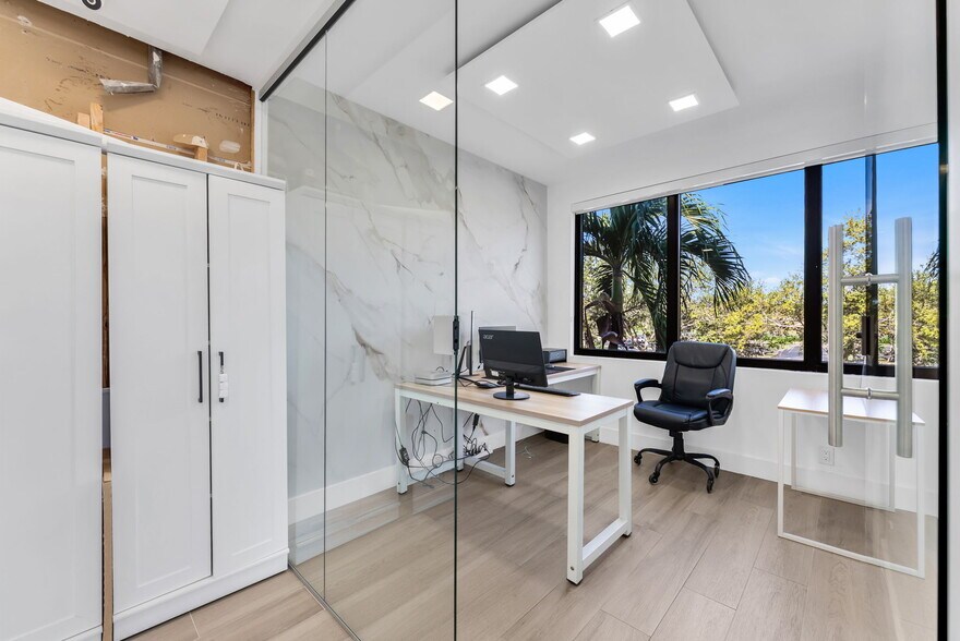More Photos Of 3595 Sheridan St, Hollywood Coworking Space