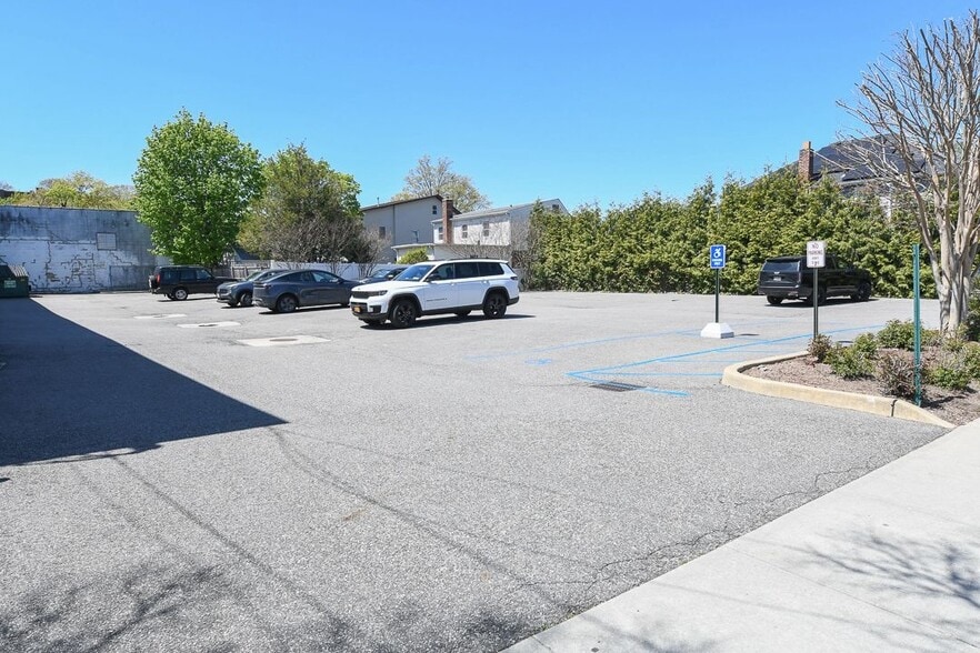 More Photos Of 920 Railroad Ave, Woodmere Freestanding For Lease