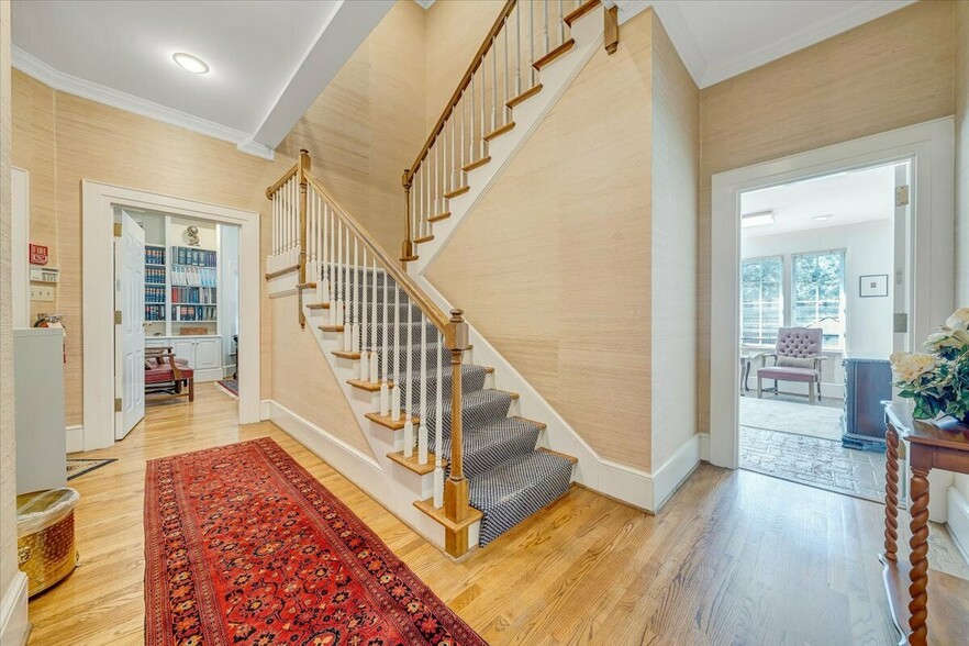 More Photos Of 1328 3rd St SW, Roanoke Office For Sale