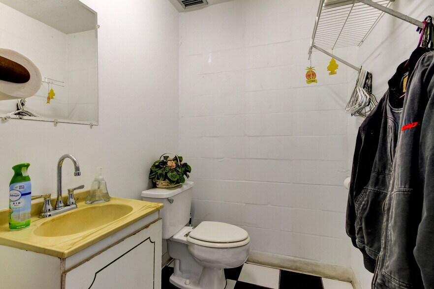 More Photos Of 600 Saint Petersburg Dr E, Oldsmar Auto Repair For Sale