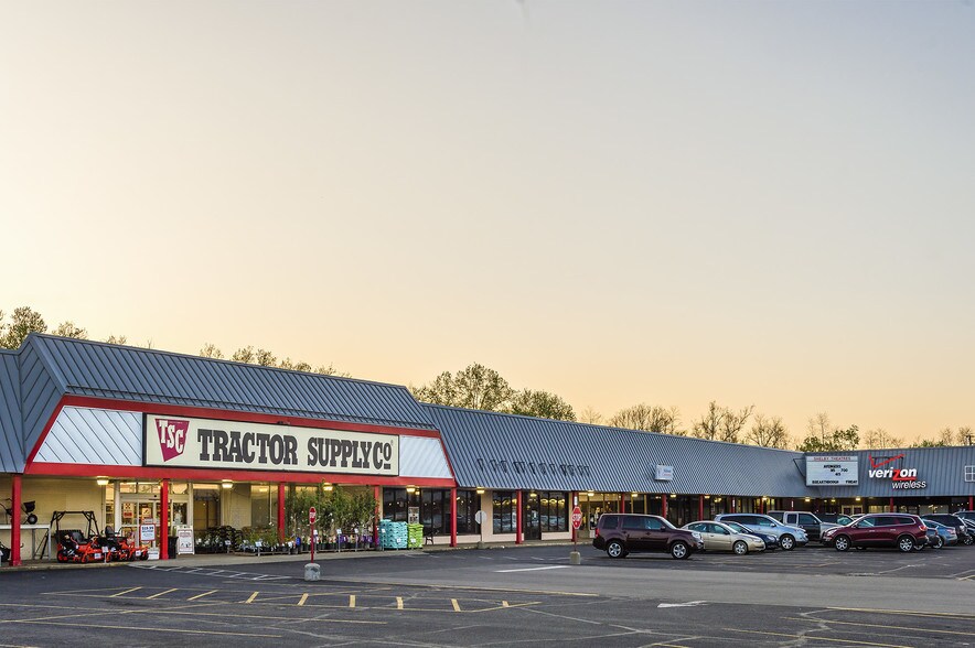 Primary Photo Of 300-499 Downtowner Plz, Coshocton General Retail For Sale