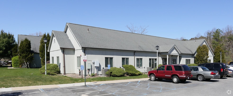 More Photos Of 182-186 W Montauk Hwy, Hampton Bays Medical For Lease