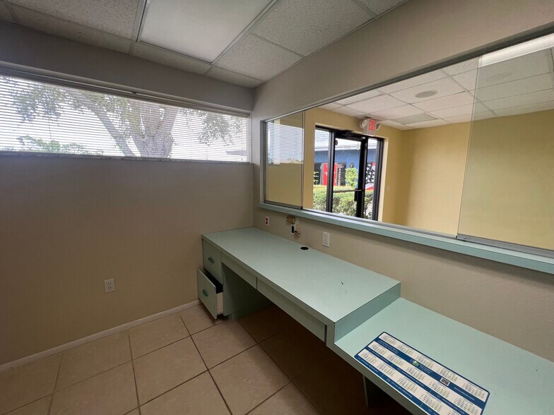 More Photos Of 2009-2025 S McCall Rd, Englewood Medical For Lease