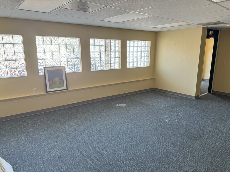 More Photos Of 2020 Starr Ave, Toledo Medical For Lease