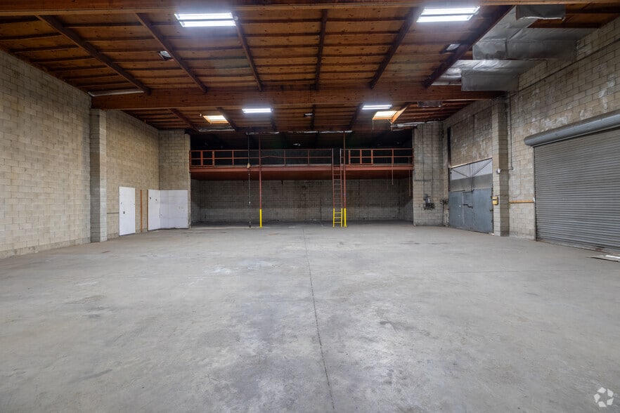 More Photos Of 314 N Wilmington Blvd & 915 W C St, Wilmington Showroom For Lease