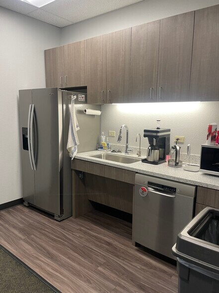 More Photos Of 6601 Vaught Ranch Rd, Austin Unknown For Lease