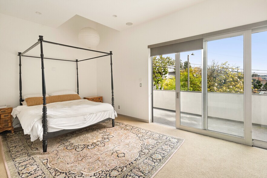 More Photos Of 120 Mildred Ave, Venice Loft Creative Space For Sale
