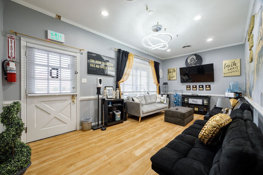 More Photos Of 2825 S Crater Rd, Petersburg Storefront Retail Office For Sale