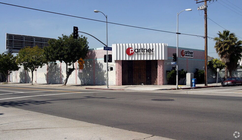More Photos Of 3901 Broadway Pl, Los Angeles Warehouse For Lease