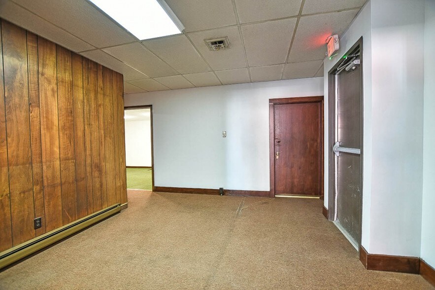 More Photos Of 1100 E South Grand Ave, Springfield Office For Sale