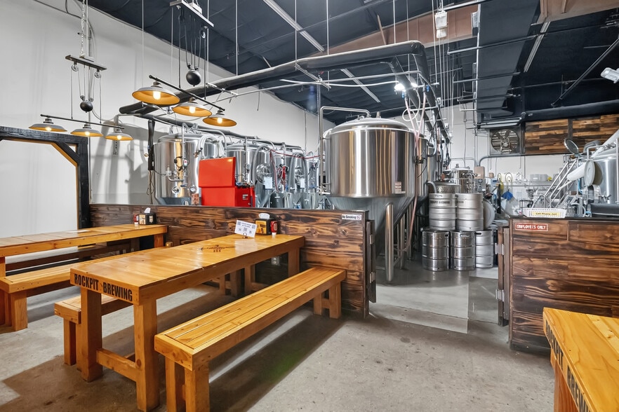 More Photos Of 10-14 W Illiana St, Orlando Warehouse For Sale