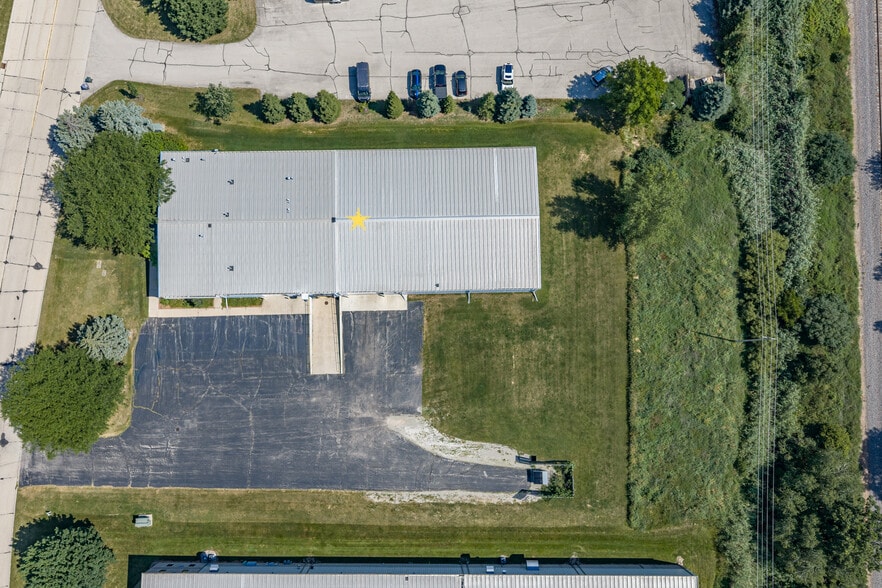 More Photos Of 1725 Suburban Dr, De Pere Manufacturing For Sale
